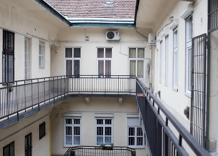 Ben Apartment *